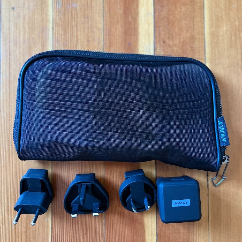 Away Travel International Plug Set